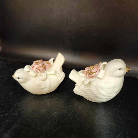 Chick's With Roses Salt & Pepper Shakers Vintage Porcelain White Birds Easter - Picture 2 of 4